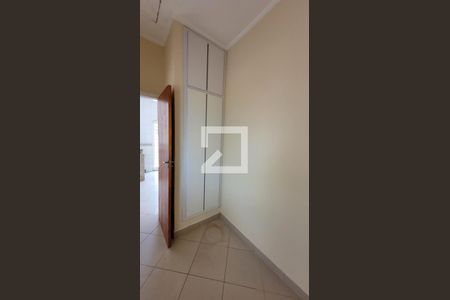 Casa à venda com 1411m², 10 quartos e 13 vagas Casa à venda com 1411m², 10 quartos e 13 vagasQuarto de Serviço