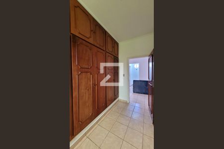 Casa à venda com 1411m², 10 quartos e 13 vagas Casa à venda com 1411m², 10 quartos e 13 vagasCloset