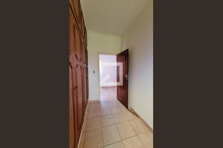 Casa à venda com 1411m², 10 quartos e 13 vagas Casa à venda com 1411m², 10 quartos e 13 vagasCloset