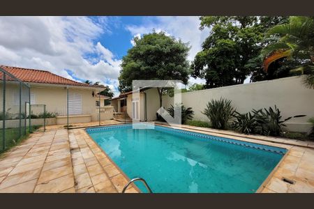 Casa à venda com 1411m², 10 quartos e 13 vagas Casa à venda com 1411m², 10 quartos e 13 vagasPiscina