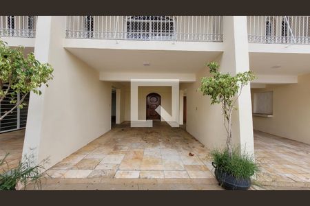 Casa à venda com 1411m², 10 quartos e 13 vagas Casa à venda com 1411m², 10 quartos e 13 vagasGaragem