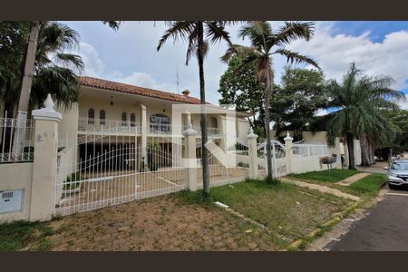 Casa à venda com 1411m², 10 quartos e 13 vagas Casa à venda com 1411m², 10 quartos e 13 vagasFachada