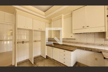 Casa à venda com 1411m², 10 quartos e 13 vagas Casa à venda com 1411m², 10 quartos e 13 vagasCozinha