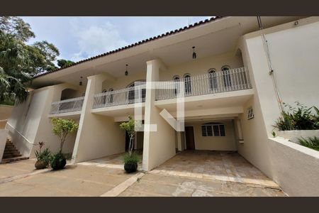 Casa à venda com 1411m², 10 quartos e 13 vagas Casa à venda com 1411m², 10 quartos e 13 vagasFachada