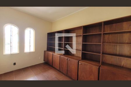 Casa à venda com 1411m², 10 quartos e 13 vagas Casa à venda com 1411m², 10 quartos e 13 vagasQuarto 4 / Chapelaria