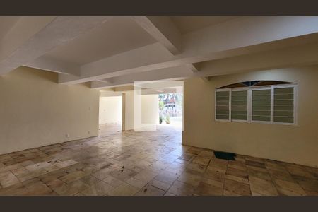 Casa à venda com 1411m², 10 quartos e 13 vagas Casa à venda com 1411m², 10 quartos e 13 vagasGaragem