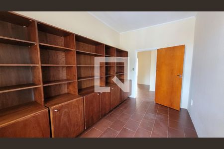 Casa à venda com 1411m², 10 quartos e 13 vagas Casa à venda com 1411m², 10 quartos e 13 vagasQuarto 4 / Chapelaria