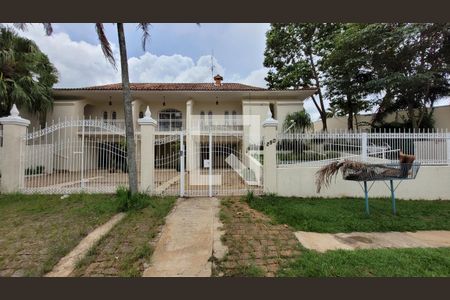 Casa à venda com 1411m², 10 quartos e 13 vagas Casa à venda com 1411m², 10 quartos e 13 vagasFachada