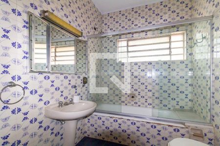 Casa à venda com 350m², 3 quartos e 3 vagasBanheiro da Suíte 1