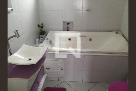 Casa à venda com 136m², 4 quartos e 4 vagas