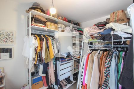 Apartamento à venda com 69m², 1 quarto e 1 vaga Apartamento à venda com 69m², 1 quarto e 1 vagaCloset da suíte