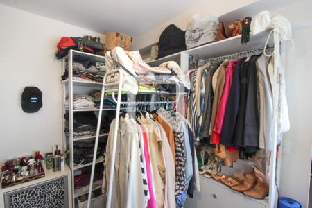 Apartamento à venda com 69m², 1 quarto e 1 vaga Apartamento à venda com 69m², 1 quarto e 1 vagaCloset da suíte