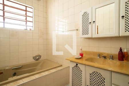 Casa à venda com 393m², 3 quartos e 3 vagasBanheiro - Suíte 