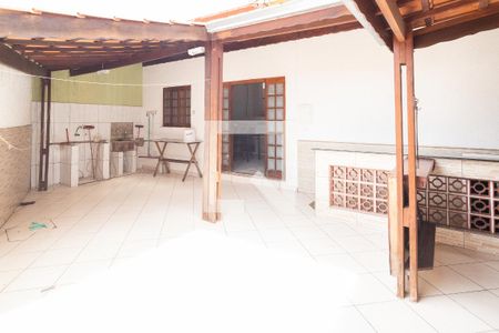 Casa à venda com 393m², 3 quartos e 3 vagasÁrea - Churrasqueira - Casa 2