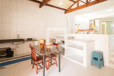 Casa à venda com 393m², 3 quartos e 3 vagasCozinha - Casa 2
