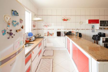 Casa à venda com 393m², 3 quartos e 3 vagasCozinha 