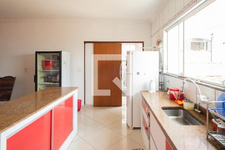 Casa à venda com 393m², 3 quartos e 3 vagasCozinha 