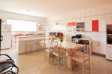 Casa à venda com 393m², 3 quartos e 3 vagasCozinha 