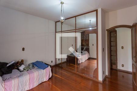 Casa à venda com 752m², 8 quartos e 5 vagas Casa à venda com 752m², 8 quartos e 5 vagasQuarto 2