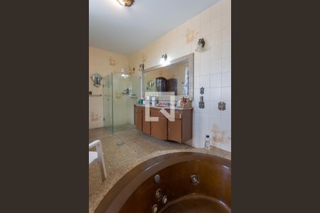 Casa à venda com 752m², 8 quartos e 5 vagas Casa à venda com 752m², 8 quartos e 5 vagasSuíte