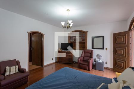 Casa à venda com 752m², 8 quartos e 5 vagas Casa à venda com 752m², 8 quartos e 5 vagasSuíte