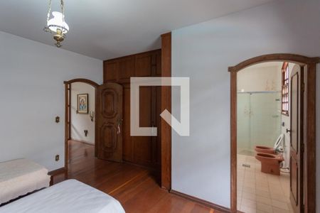 Casa à venda com 752m², 8 quartos e 5 vagas Casa à venda com 752m², 8 quartos e 5 vagasSuíte 2