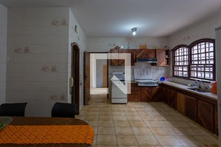 Casa à venda com 752m², 8 quartos e 5 vagas Casa à venda com 752m², 8 quartos e 5 vagasCozinha
