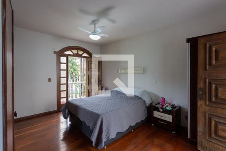 Casa à venda com 752m², 8 quartos e 5 vagas Casa à venda com 752m², 8 quartos e 5 vagasQuarto 1