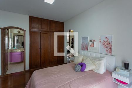 Casa à venda com 752m², 8 quartos e 5 vagas Casa à venda com 752m², 8 quartos e 5 vagasSuíte 3