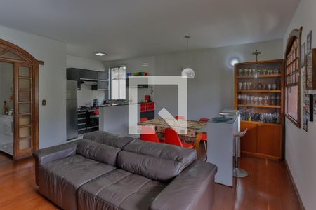 Casa à venda com 752m², 8 quartos e 5 vagas Casa à venda com 752m², 8 quartos e 5 vagasSala/Cozinha