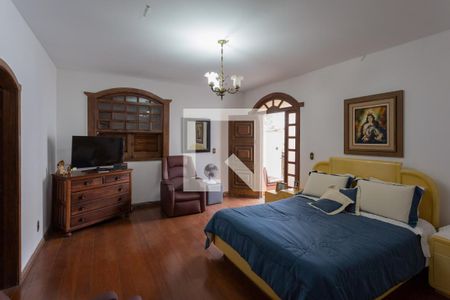 Casa à venda com 752m², 8 quartos e 5 vagas Casa à venda com 752m², 8 quartos e 5 vagasSuíte