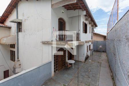 Casa à venda com 752m², 8 quartos e 5 vagas Casa à venda com 752m², 8 quartos e 5 vagasÁrea Externa