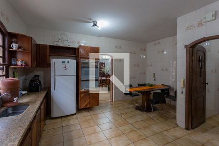 Casa à venda com 752m², 8 quartos e 5 vagas Casa à venda com 752m², 8 quartos e 5 vagasCozinha