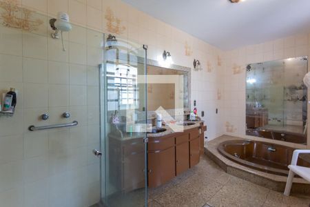 Casa à venda com 752m², 8 quartos e 5 vagas Casa à venda com 752m², 8 quartos e 5 vagasSuíte