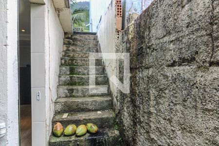 Casa à venda com 600m², 2 quartos e 3 vagas Casa à venda com 600m², 2 quartos e 3 vagasÁrea externa