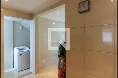 Casa à venda com 600m², 2 quartos e 3 vagas Casa à venda com 600m², 2 quartos e 3 vagasCozinha e Área de Serviço