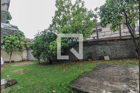 Casa à venda com 600m², 2 quartos e 3 vagas Casa à venda com 600m², 2 quartos e 3 vagasÁrea externa