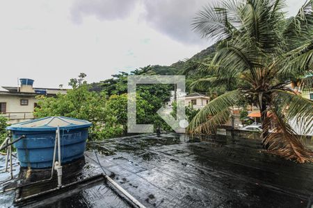 Casa à venda com 600m², 2 quartos e 3 vagas Casa à venda com 600m², 2 quartos e 3 vagasÁrea externa - Terraço