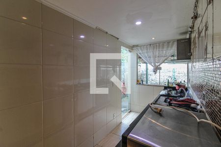 Casa à venda com 600m², 2 quartos e 3 vagas Casa à venda com 600m², 2 quartos e 3 vagasCozinha e Área de Serviço