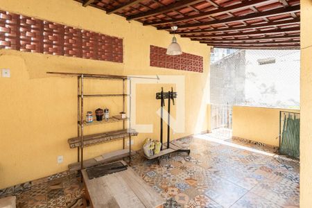 Casa à venda com 300m², 4 quartos e 2 vagasVaranda (segundo andar)