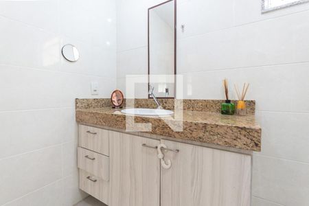 Casa à venda com 300m², 4 quartos e 2 vagasBanheiro