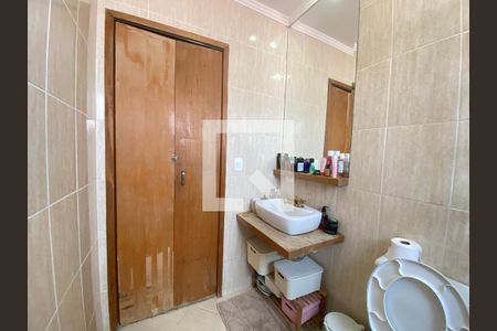 Casa à venda com 150m², 4 quartos e 1 vagaBanheiro