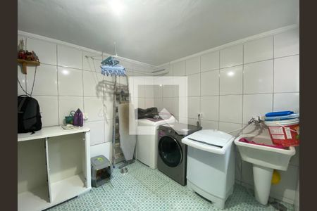 Casa à venda com 150m², 4 quartos e 1 vagaÁrea de Serviço