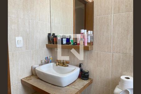 Casa à venda com 150m², 4 quartos e 1 vagaBanheiro