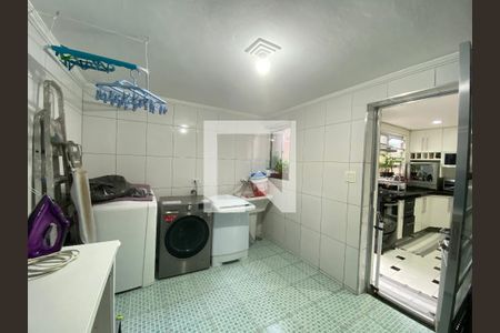 Casa à venda com 150m², 4 quartos e 1 vagaÁrea de Serviço