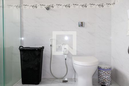 Casa à venda com 602m², 4 quartos e 9 vagasBanheiro da Suíte Master