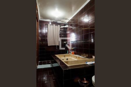 Casa à venda com 340m², 5 quartos e 2 vagas Casa à venda com 340m², 5 quartos e 2 vagasBanheiro