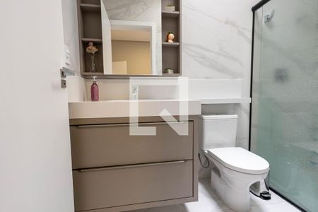 Casa de condomínio para alugar com 197m², 3 quartos e 4 vagas Casa de condomínio para alugar com 197m², 3 quartos e 4 vagasBanheiro da Suíte 1