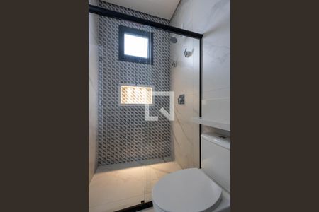 Casa de condomínio para alugar com 197m², 3 quartos e 4 vagas Casa de condomínio para alugar com 197m², 3 quartos e 4 vagasBanheiro da Suíte 2