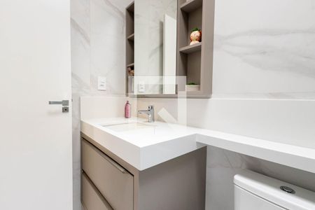 Casa de condomínio para alugar com 197m², 3 quartos e 4 vagas Casa de condomínio para alugar com 197m², 3 quartos e 4 vagasBanheiro da Suíte 1